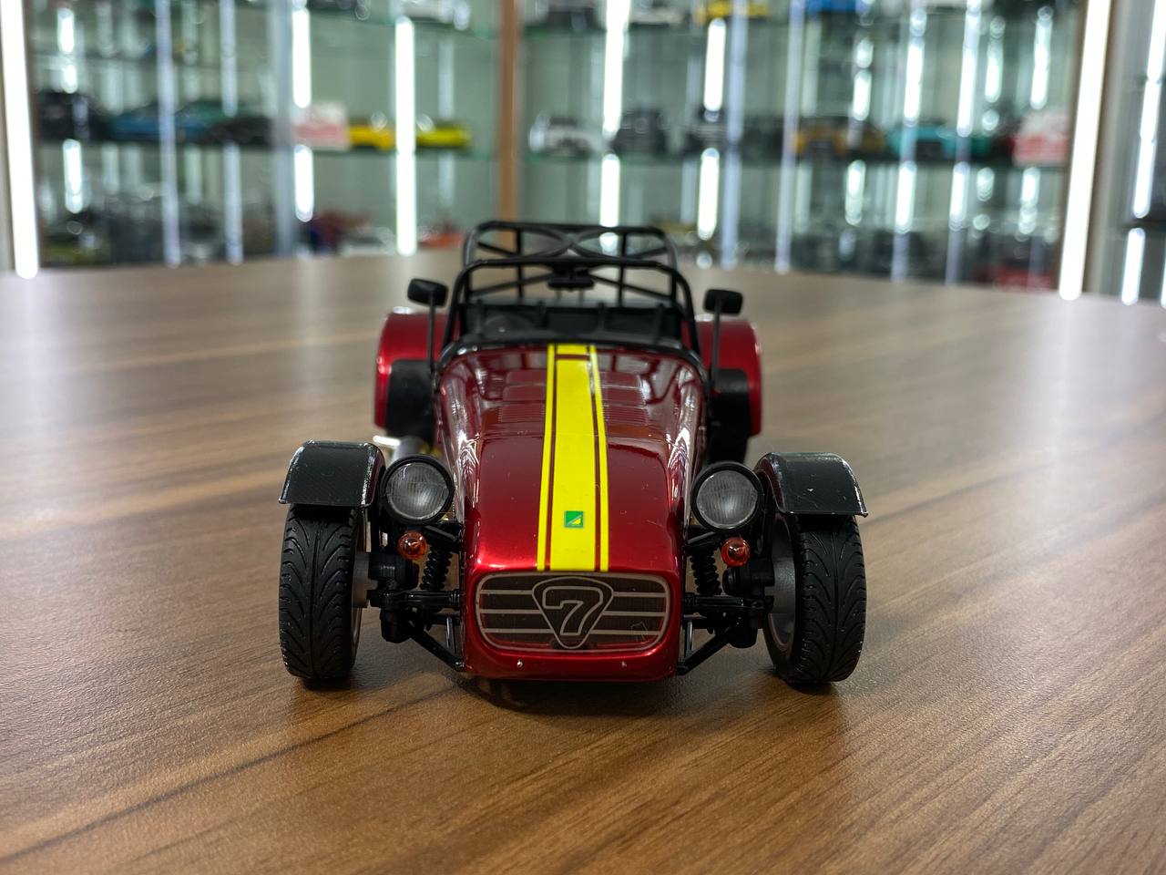 1/18 Diecast Solido CATERHAM SEVEN 275 Academy 2014 in red/yellow