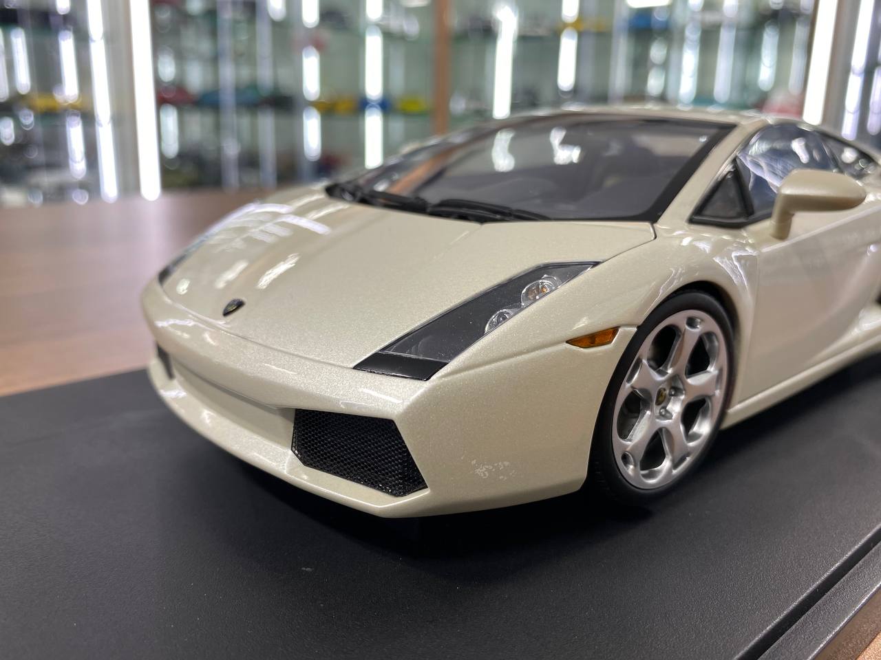 1/18 Diecast Metal Model – Lamborghini Gallardo | AUTOart | Full Opening | Balloon White
