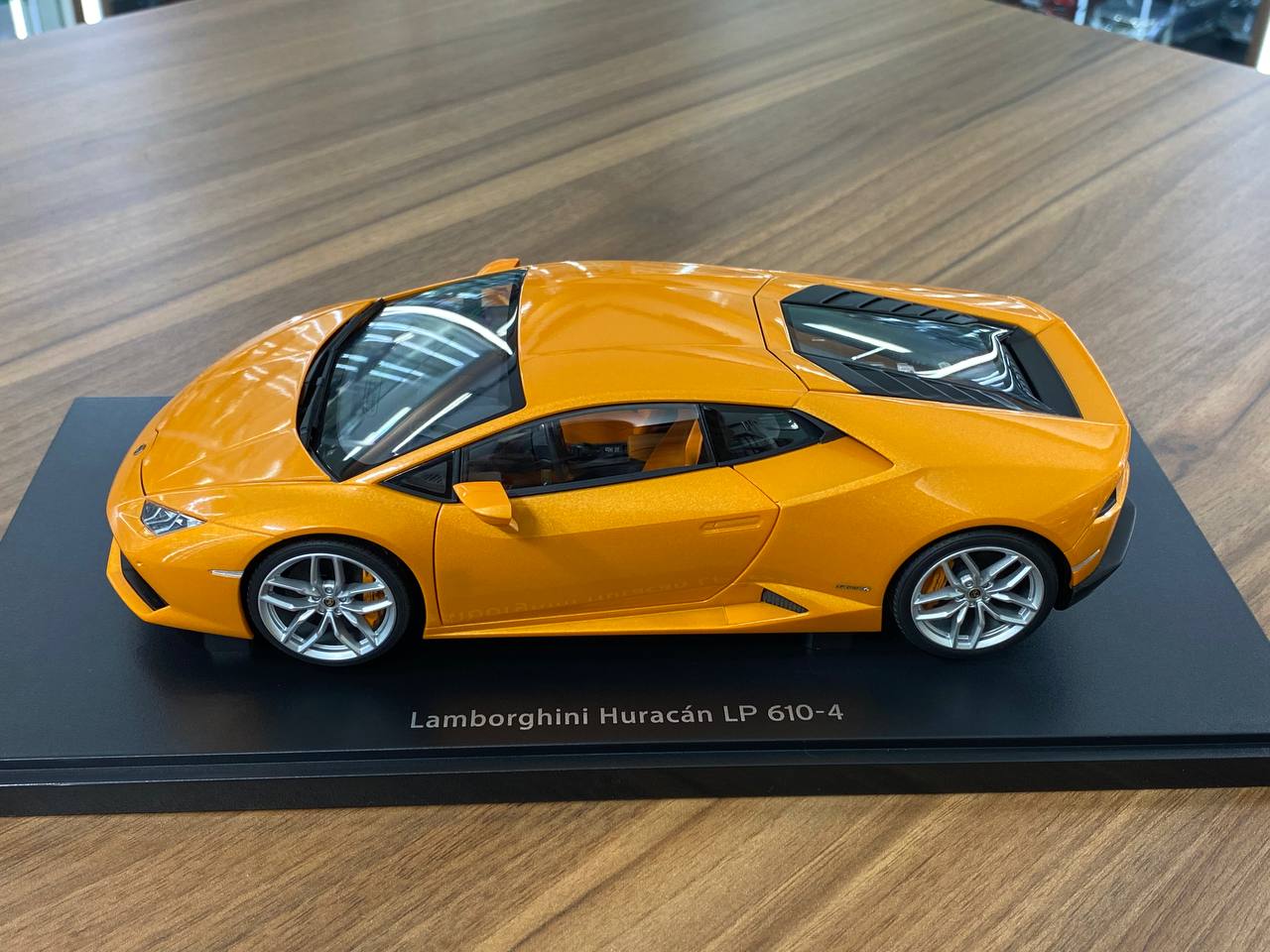 1/18 Diecast Metal Model – Lamborghini Huracán LP610-4 | AUTOart Signature | Full Opening | Orange Pearl