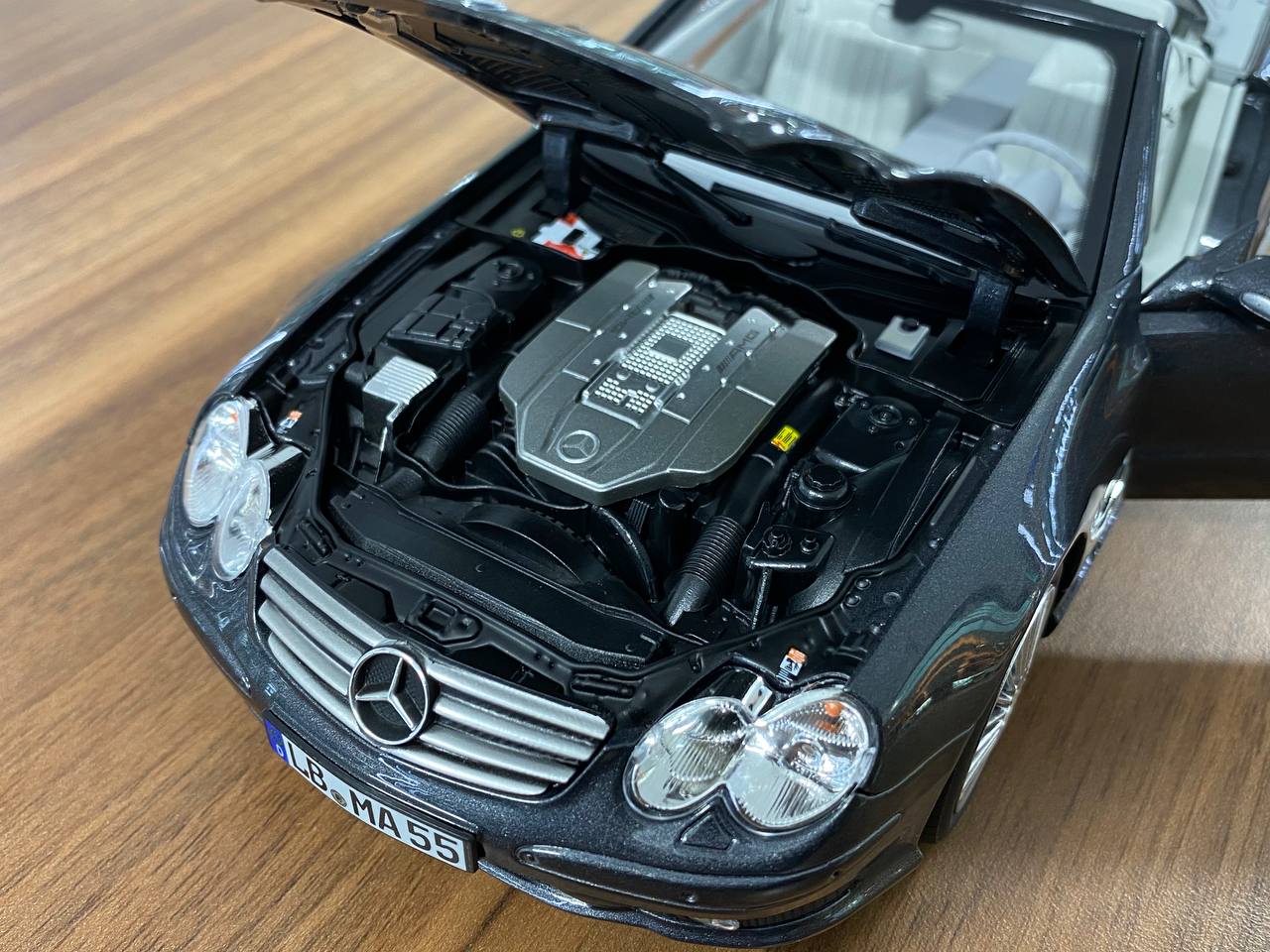 1/18 Diecast Metal Model – Mercedes-Benz SL 55 AMG R230 (2000–2006) | Norev Dealer Edition | Full Opening | Obsidian Black (Grey)
