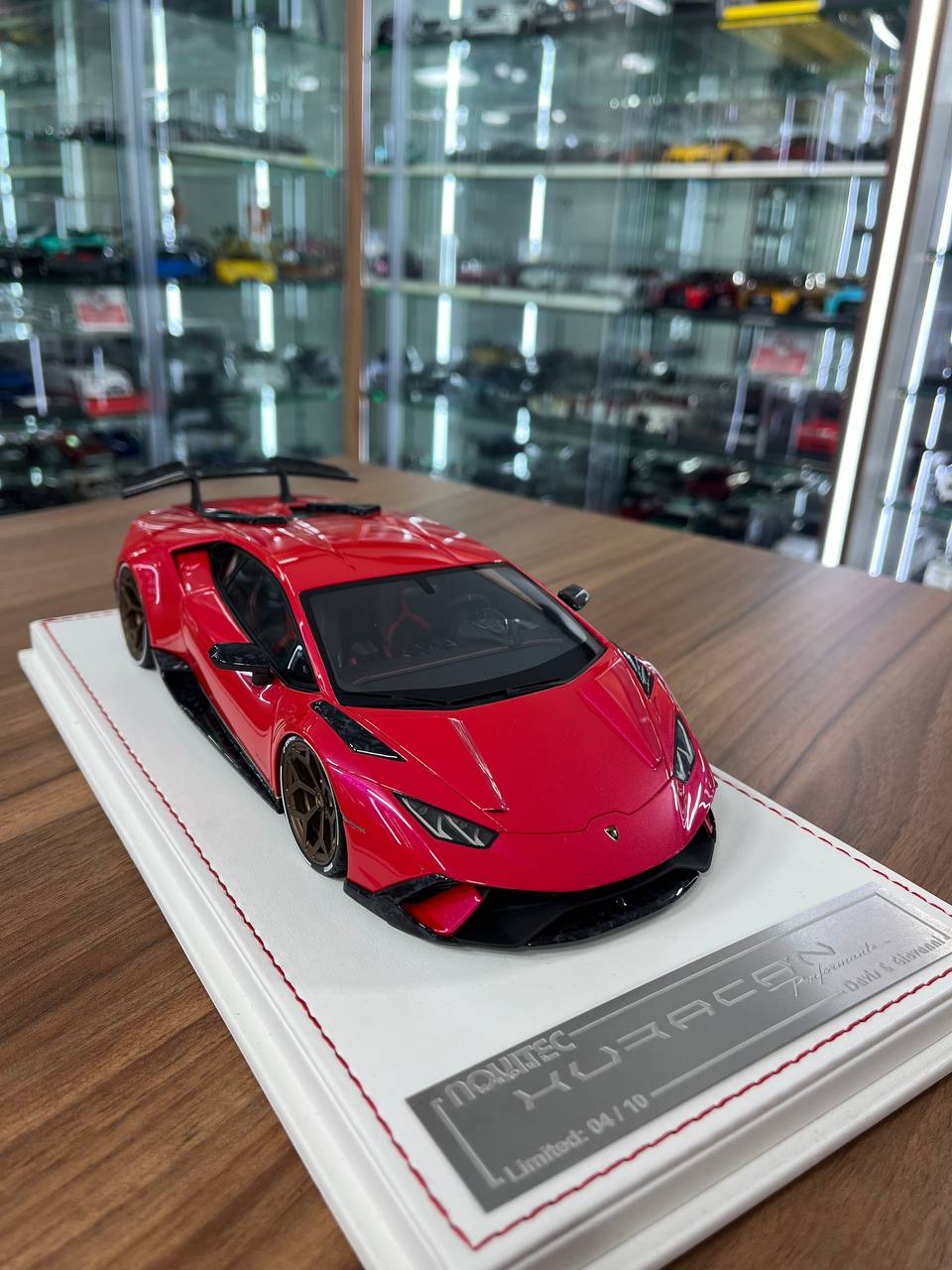 ★ 1/18 Davis & Giovanni Lamborghini Huracan Performante – Red Metallic