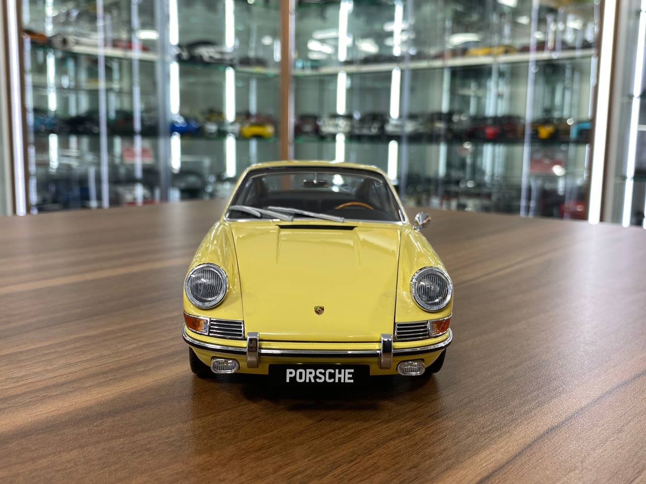 1/18 KYOSHO Porsche 911 (901) Champagne Yellow | Diecast Model with Full Opening