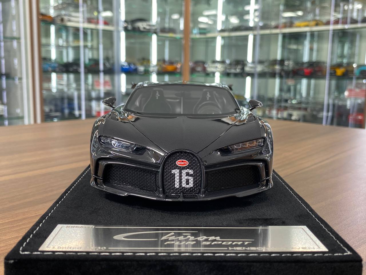 ★ 1:18 H&H Bugatti Chiron Pur Sport – Black Carbon Fiber – Limited Edition of 30