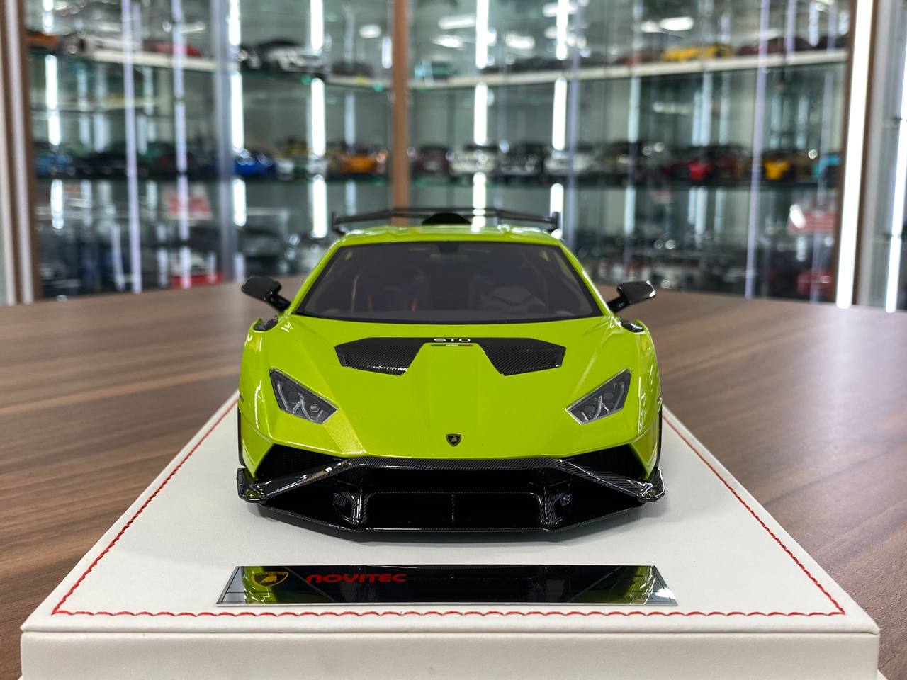 ★ 1/18 Runner Lamborghini Huracan STO Novitec – Green – Limited Edition (66 pcs)