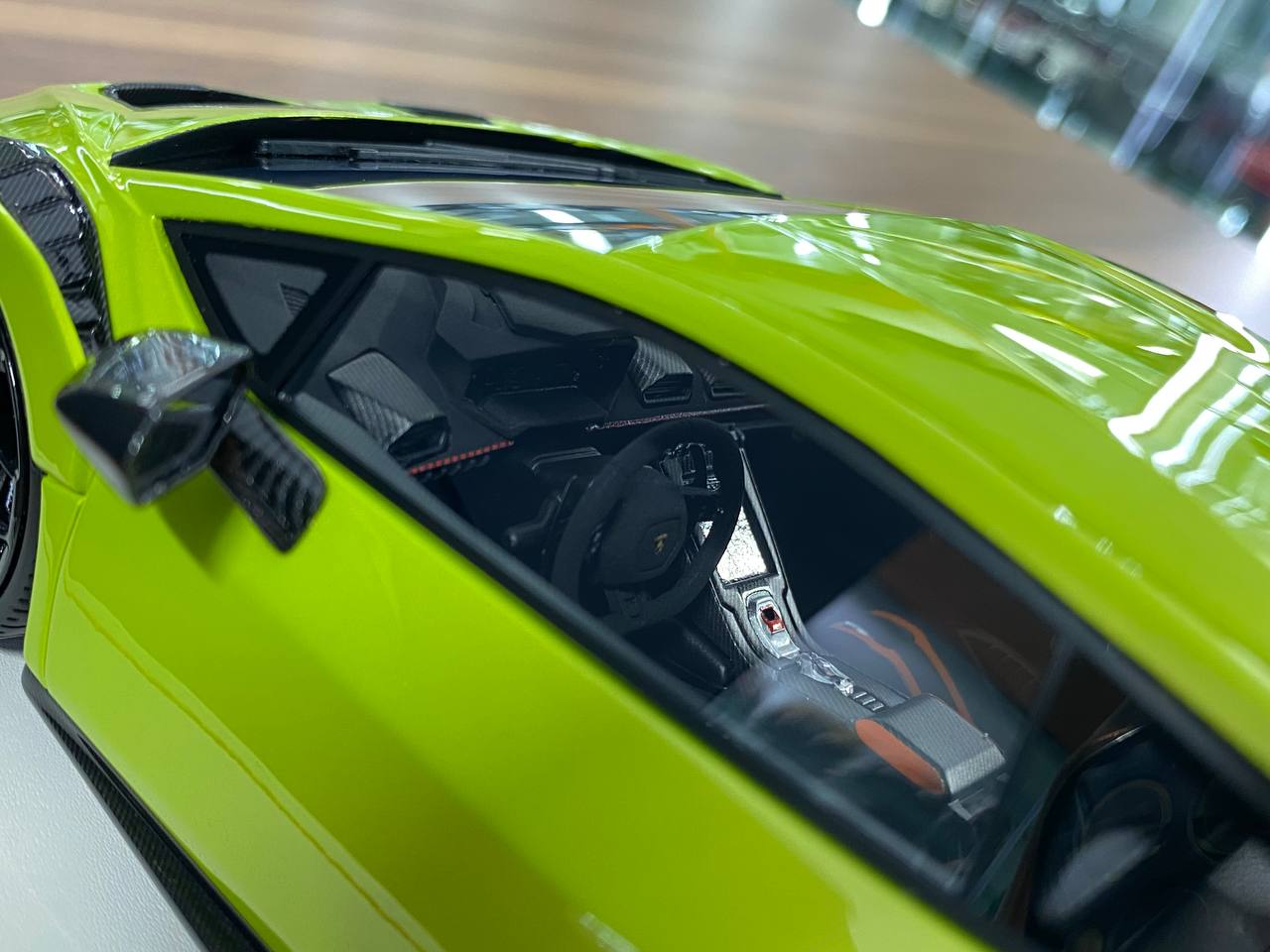 ★ 1/18 Runner Lamborghini Huracan STO Novitec – Green – Limited Edition (66 pcs)