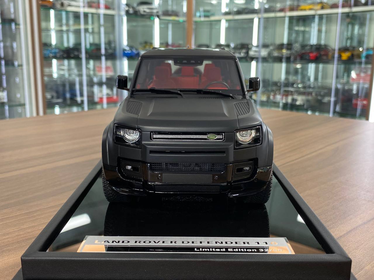 1/18 Resin MotorHelix Land Rover Defender 110 Matt Black Limited 50 pcs