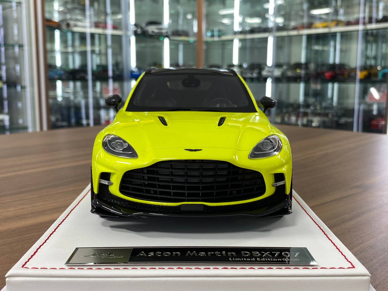1/18 Resin IVY Model Aston Martin DBX707 Lime Essence Limited 30 pcs