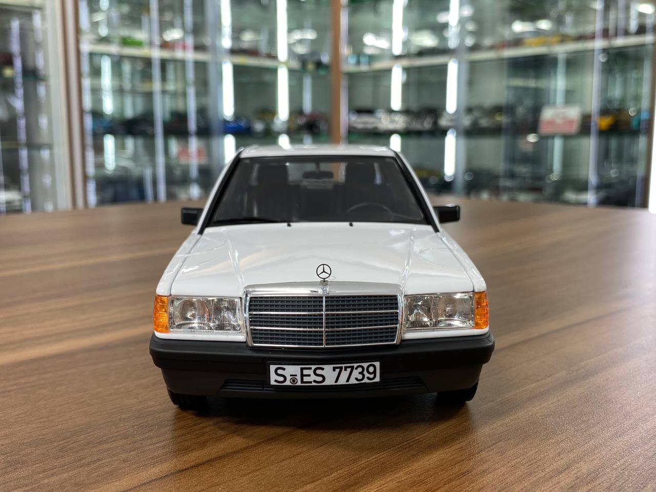 1/18 Diecast Mercedes-Benz 190 E 1982 White Norev Scale Model Car