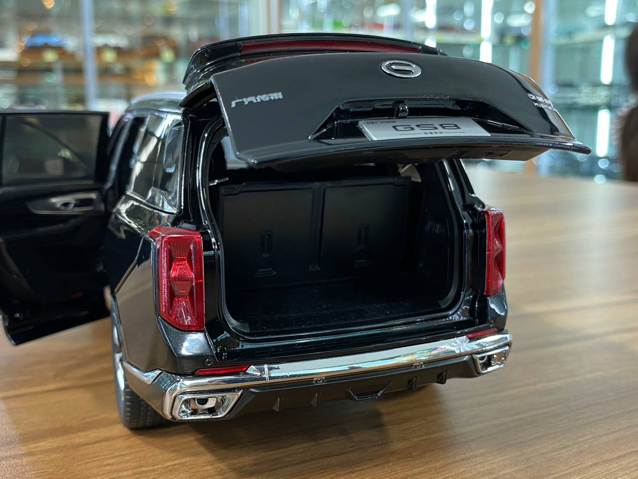 GAC Motor GAC Trumpchi GS8 Second Generation 2022 - 1/18 Diecast Black