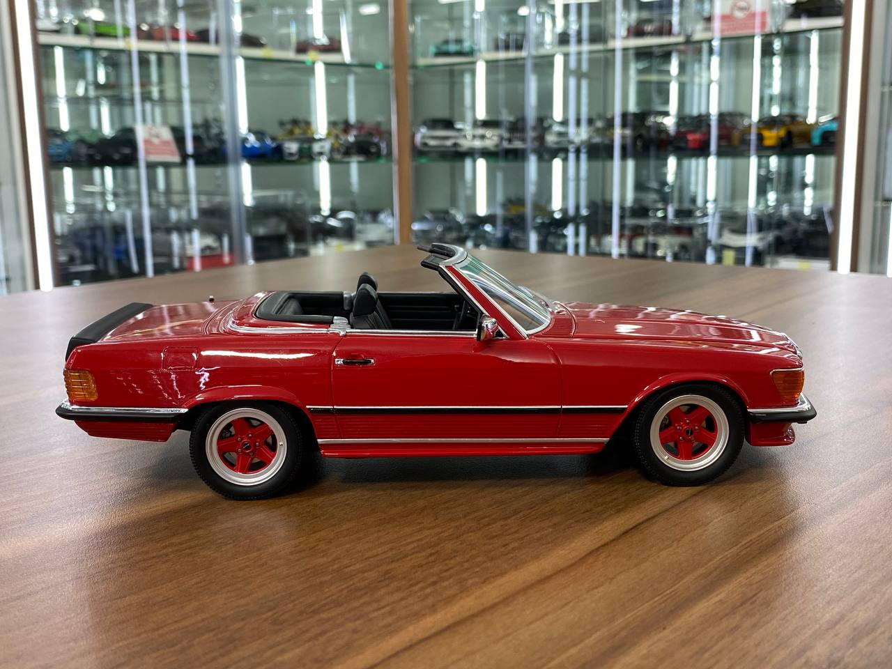 1/18 Mercedes-Benz 500 SL AMG R107 Red by Otto