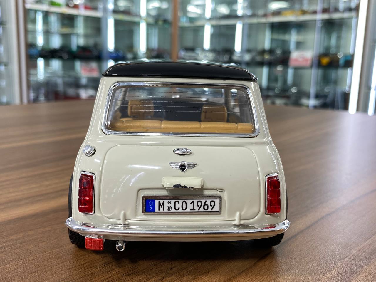 1/18 Diecast 1969 Mini Cooper Beige with Black Top Car Bburago Scale Model Car