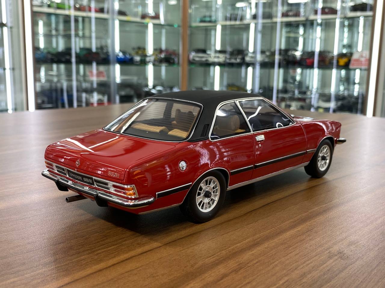 1/18 Resin OTTO Opel Commodore GS/E - Red Miniature Car