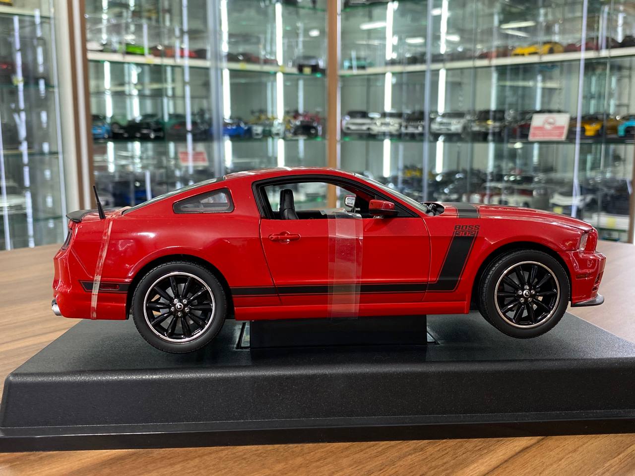 1/18 Diecast Ford Mustang BOSS 302 Red Model Car - Shelby Legend