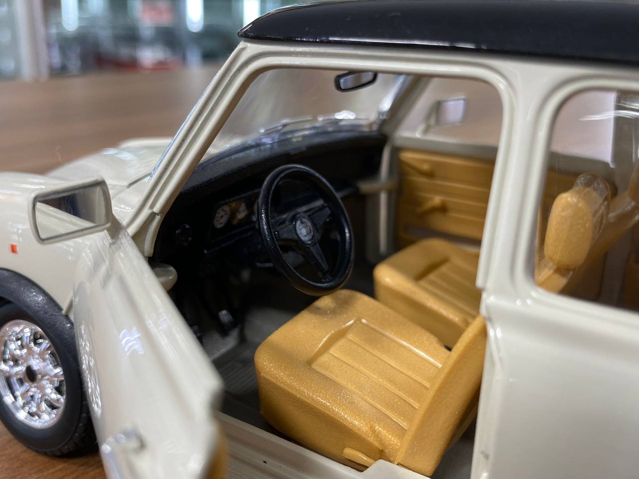 1/18 Diecast 1969 Mini Cooper Beige with Black Top Car Bburago Scale Model Car