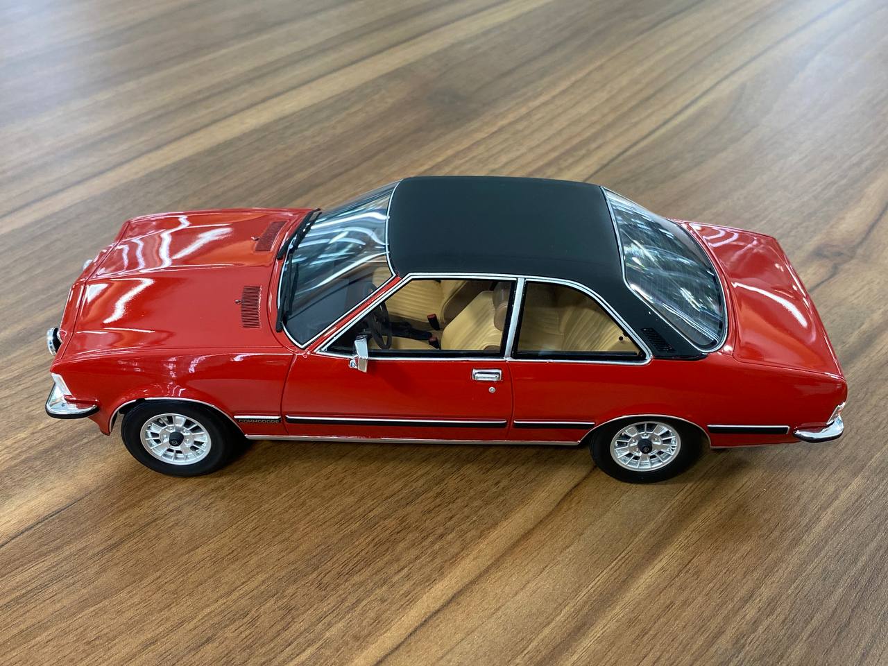 1/18 Resin OTTO Opel Commodore GS/E - Red Miniature Car