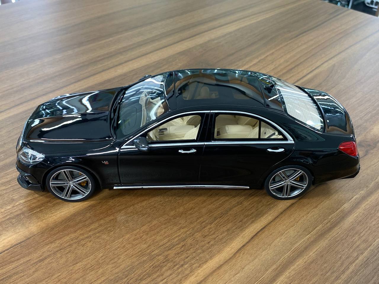 1/18 Resin Mercedes-Benz Brabus 900 Black Model Car by GT Spirit