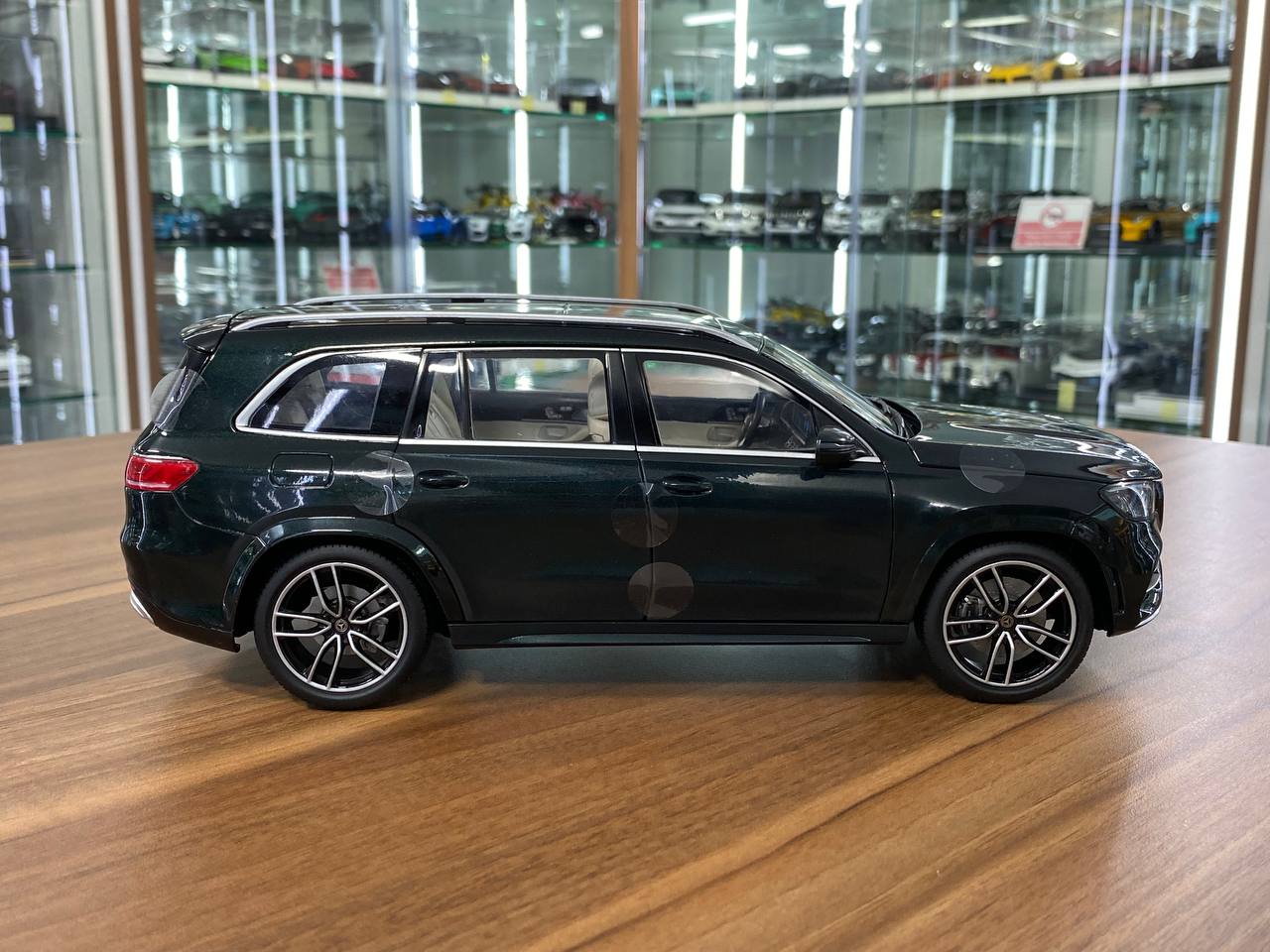 Paragon Model Dealer Edition Mercedes-Benz GLS - 1/18 Diecast, Emerald Green