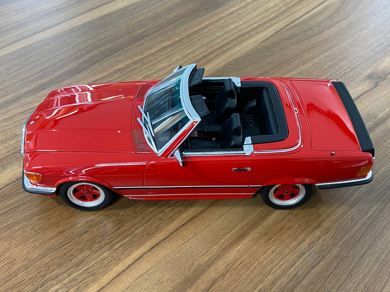 1/18 Mercedes-Benz 500 SL AMG R107 Red by Otto
