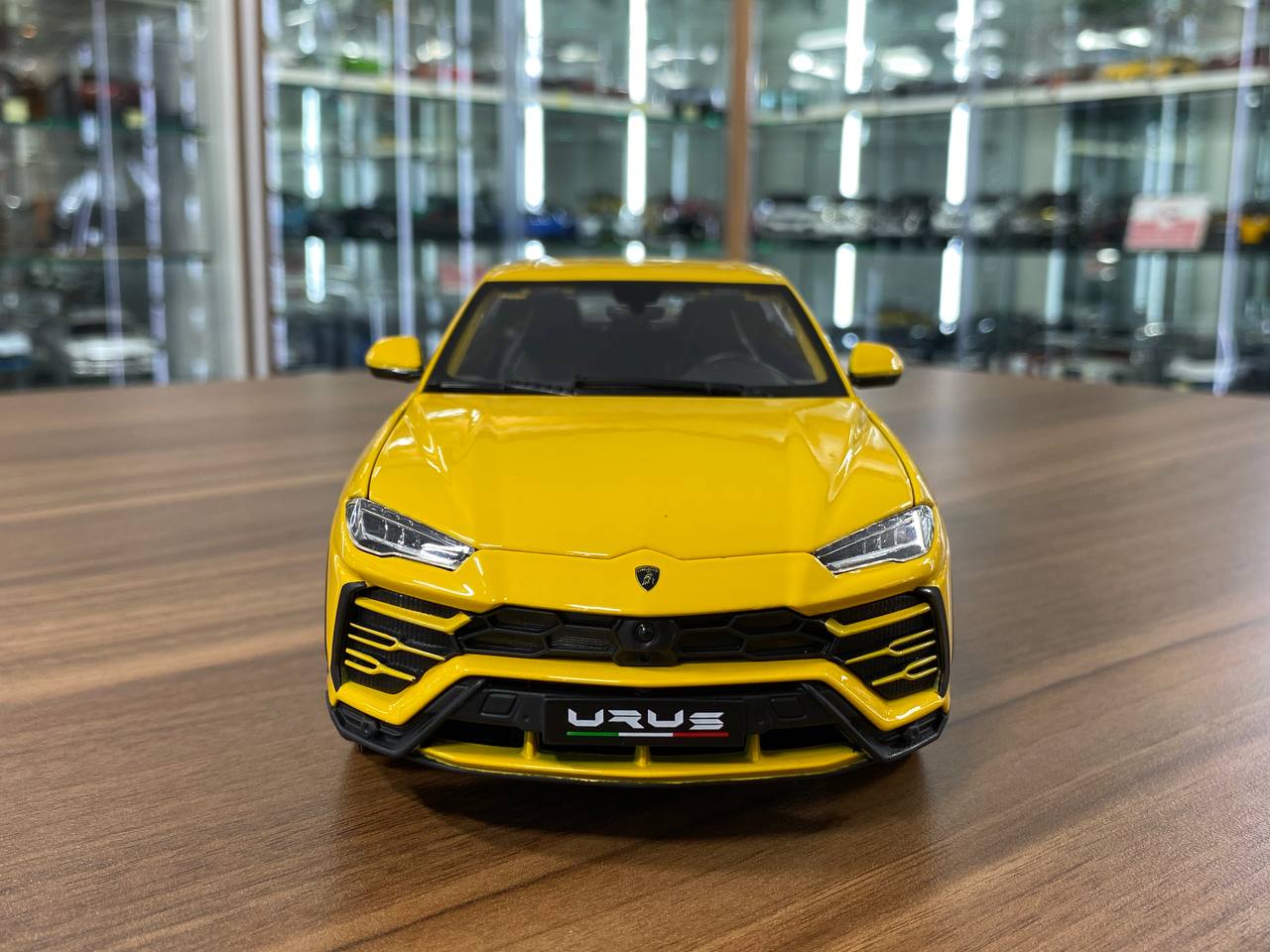 1/18 Diecast Lamborghini Urus Yellow Bburago Scale Model Car