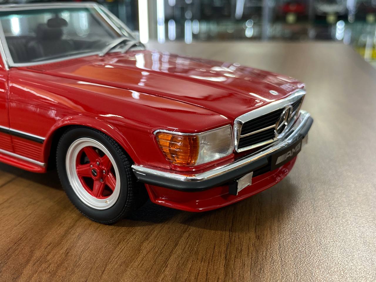 1/18 Mercedes-Benz 500 SL AMG R107 Red by Otto