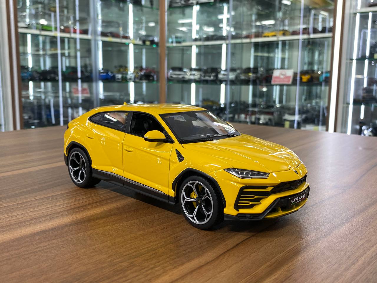 1/18 Diecast Lamborghini Urus Yellow Bburago Scale Model Car