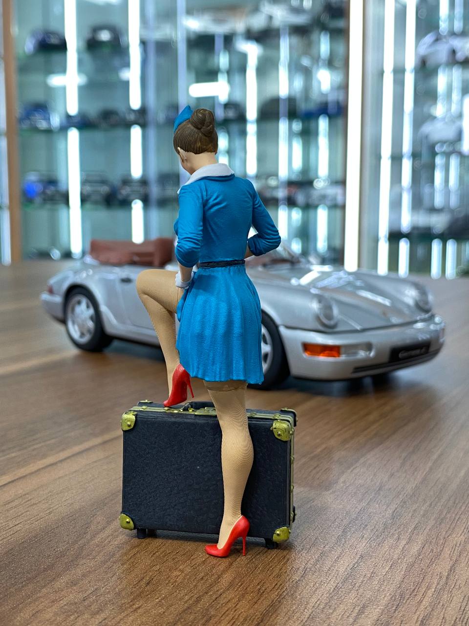 1/18 Scale Figure (Hand Made / Painted) Stewardess pinup ( Flight Attendant )