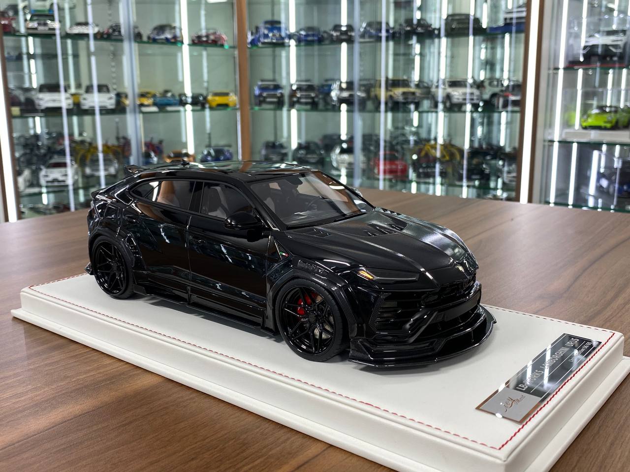 1/18 Resin Model - IVY Model Lamborghini URUS LB Works (Metallic Black)