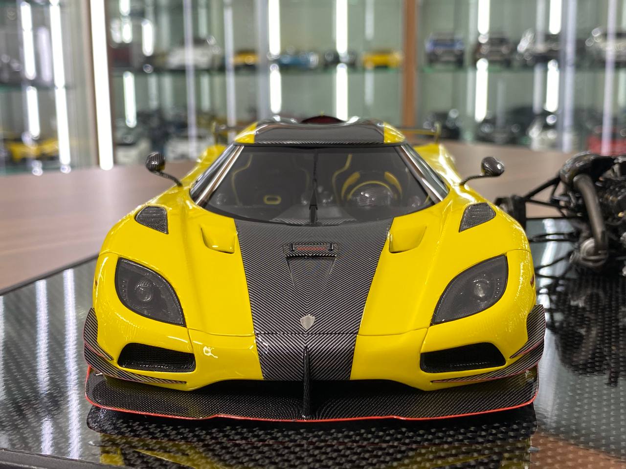 1:18 Resin - General Models Koenigsegg Agera ML with Engine (Yellow/Carbon)