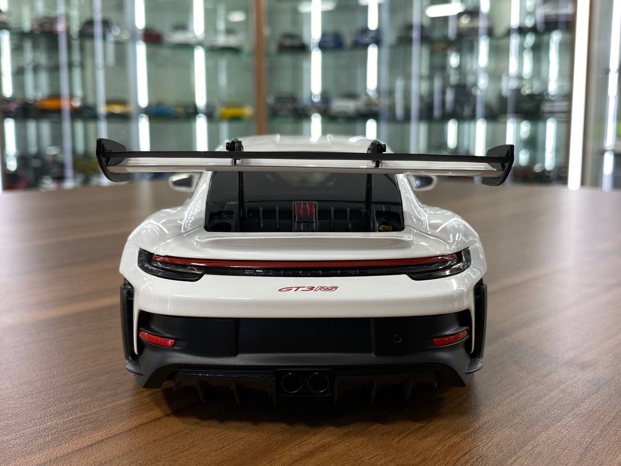 1:18 Diecast Minichamps Porsche 911 (992) GT3 RS 2022 Weissach Paket in White