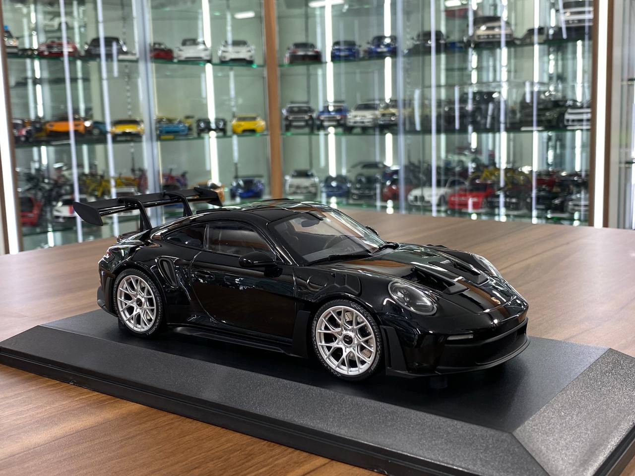 Porsche 911 (992) GT3 RS Noire - Minichamps 1/18 - Modèle 2023 - Neuve