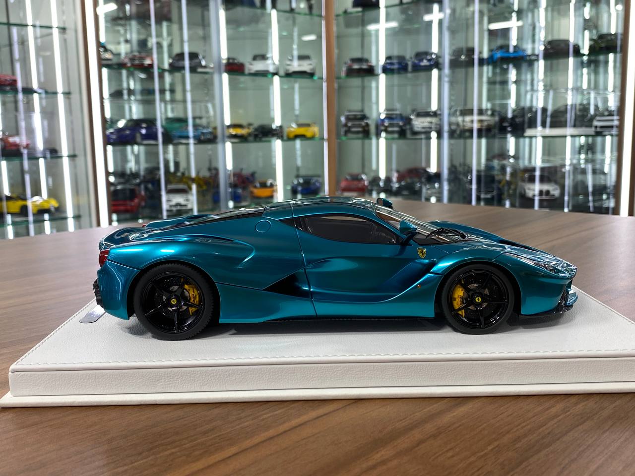 1:18 Resin Model – BBR Deluxe Ferrari LaFerrari – Chrome Blue – Limited to 10 pcs