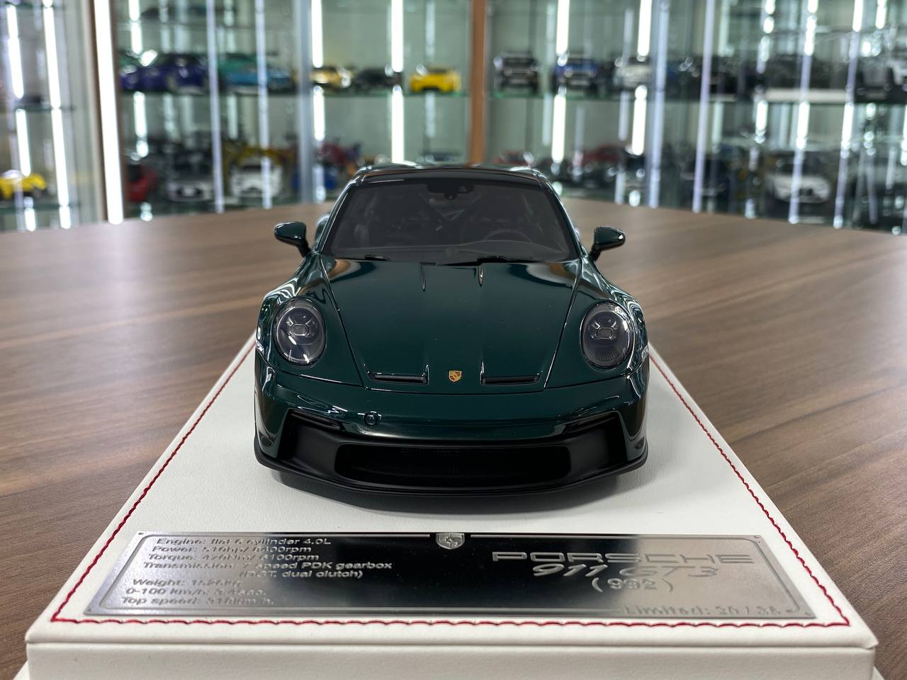 1:18 Resin - Davis & Giovanni Porsche 911 GT3 (992) Porsche Racing Green Metallic - Limited Edition 36pcs