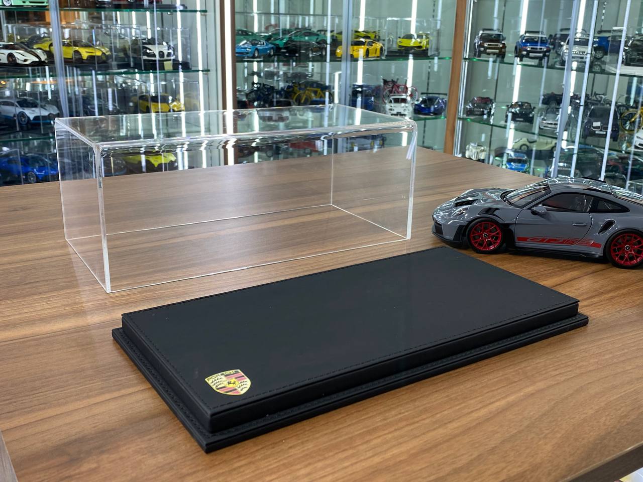 1:18 Acrylic Display Case – Black Leather Base with Porsche Logo Print