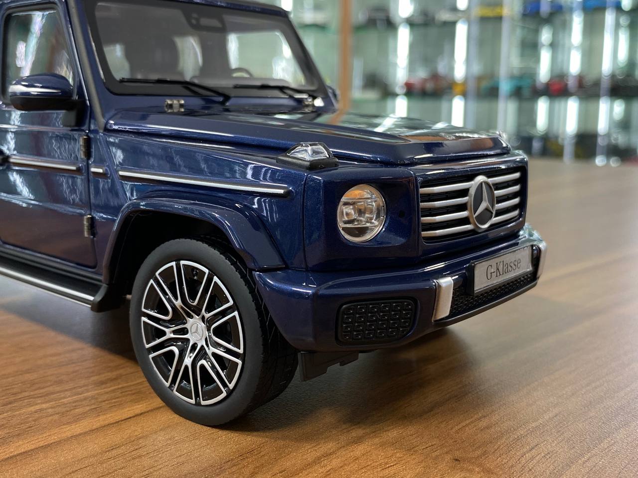 1/18 metal diecast Norev Dealer Edition Mercedes-Benz G 500 AMG Line Color Sodalite Blue