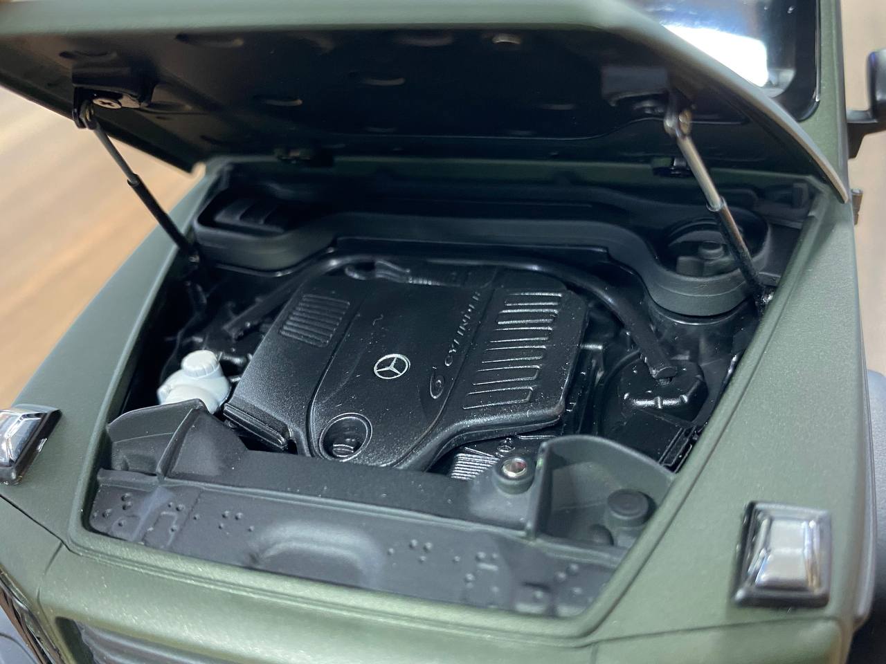 1/18 metal diecast Norev Dealer Edition Mercedes-Benz G 500 Color MANUFAKTUR olive magno