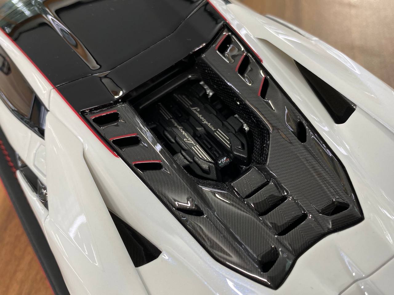 1/18 Resin Model – MR Collection Lamborghini REVUELTO Bianco Siderale with Red Accents