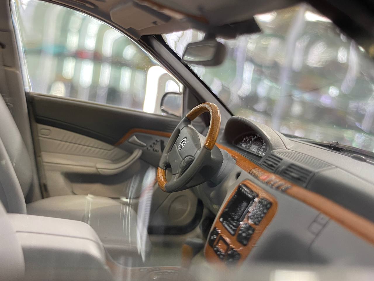 1/18 Diecast – Norev Dealer Edition Mercedes-Benz SL 500 (1998–2001) in Azure Blue