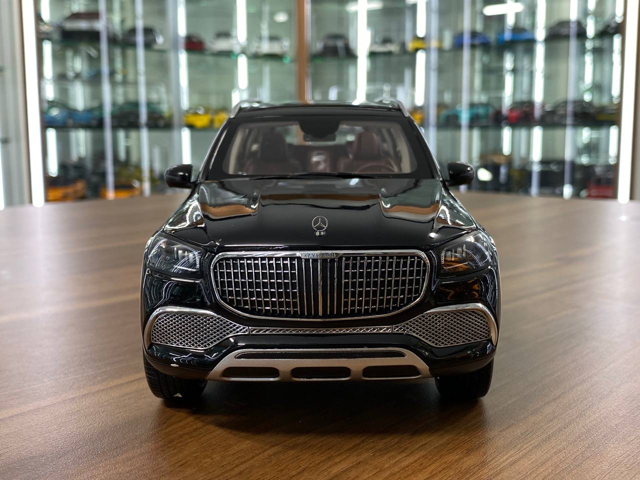 1/18 Diecast Mercedes-Maybach GLS 600 4MATIC Black Paragon Scale Model Car