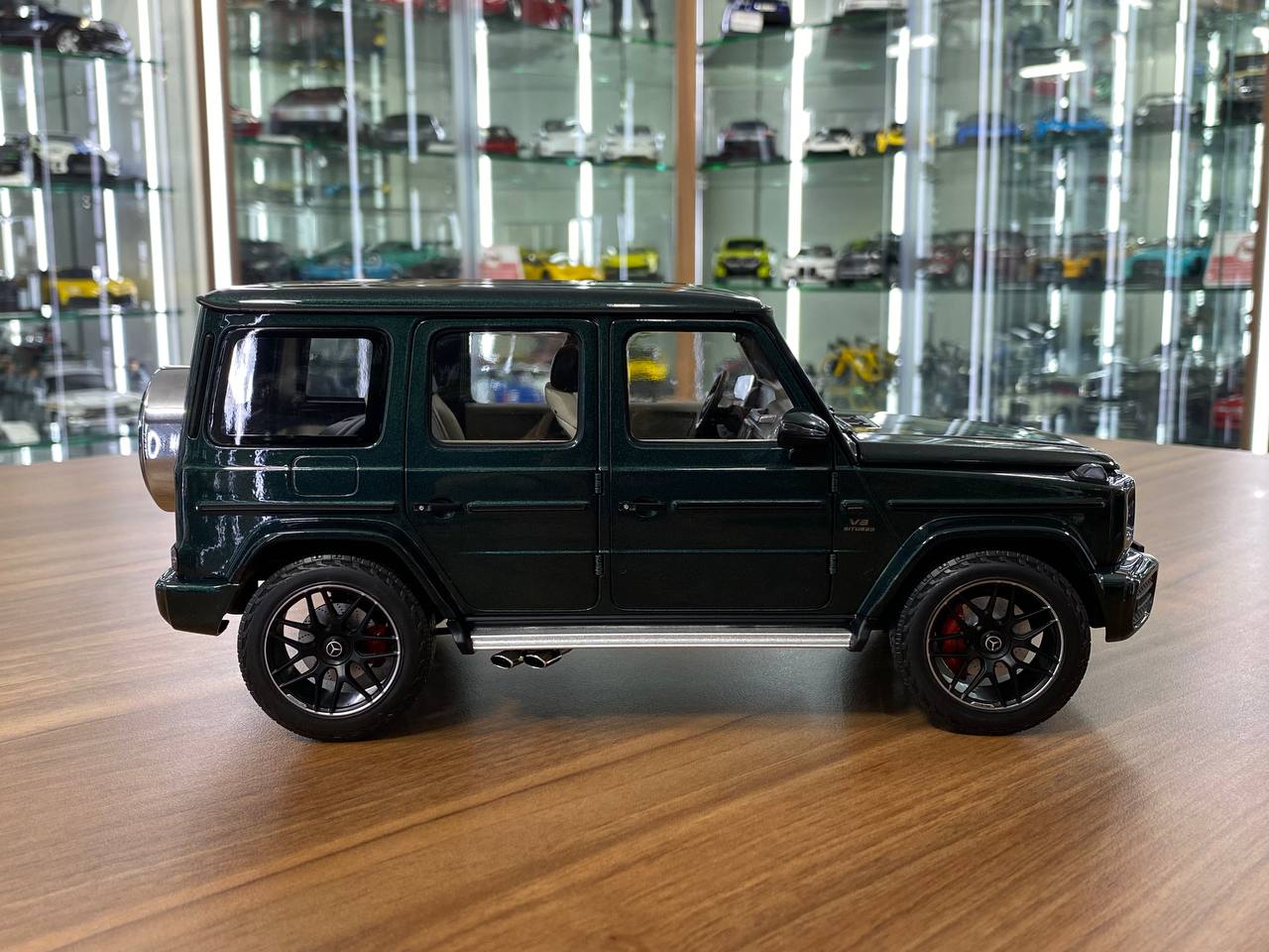 1/18 Diecast Full Opening – MINICHAMPS Mercedes-Benz G 63 (2018) Green Metallic – Limited Edition