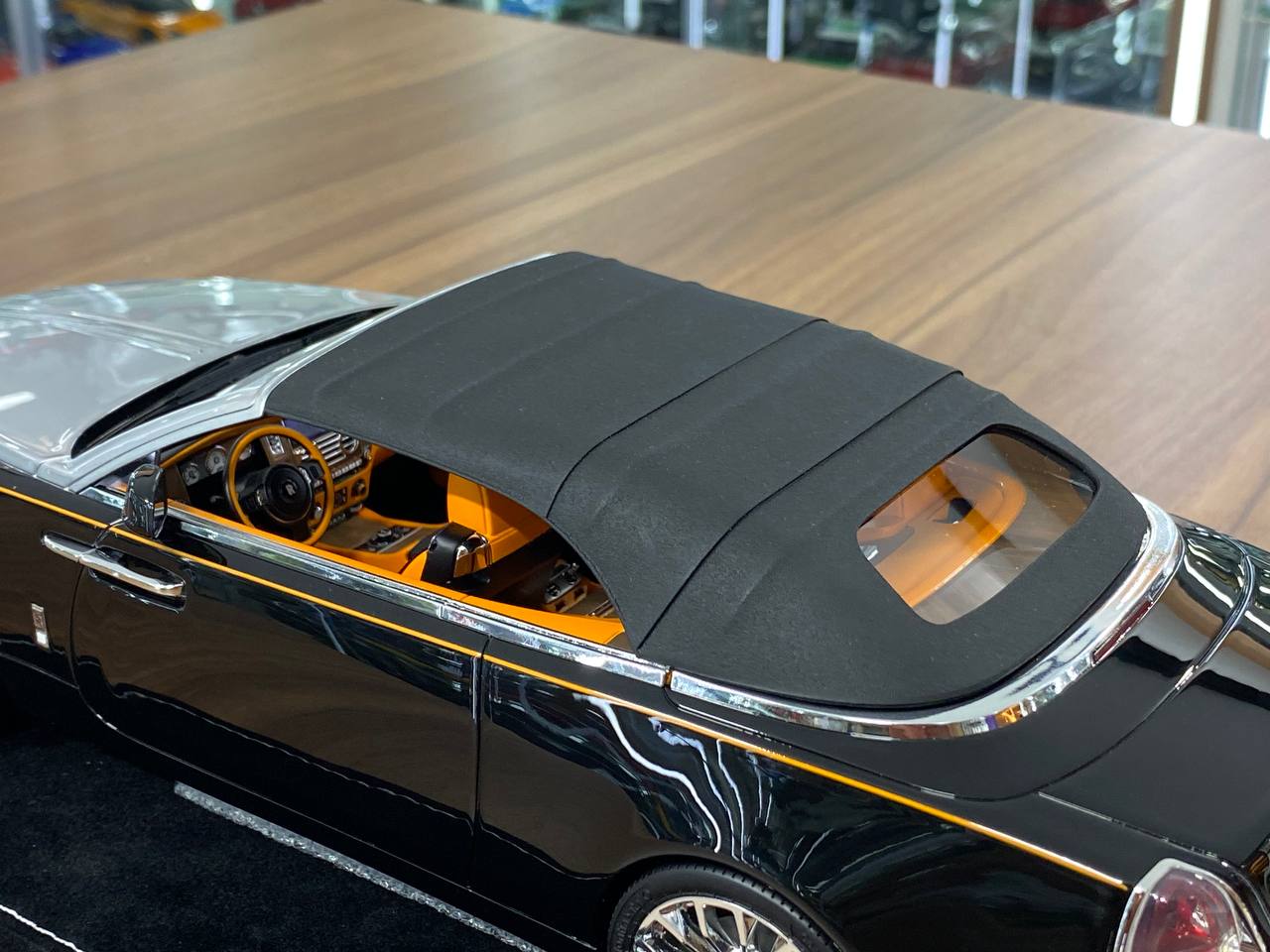 1/18 Resin Rolls Royce Dawn – Black/Silver | H&H | Limited Edition 30 pcs