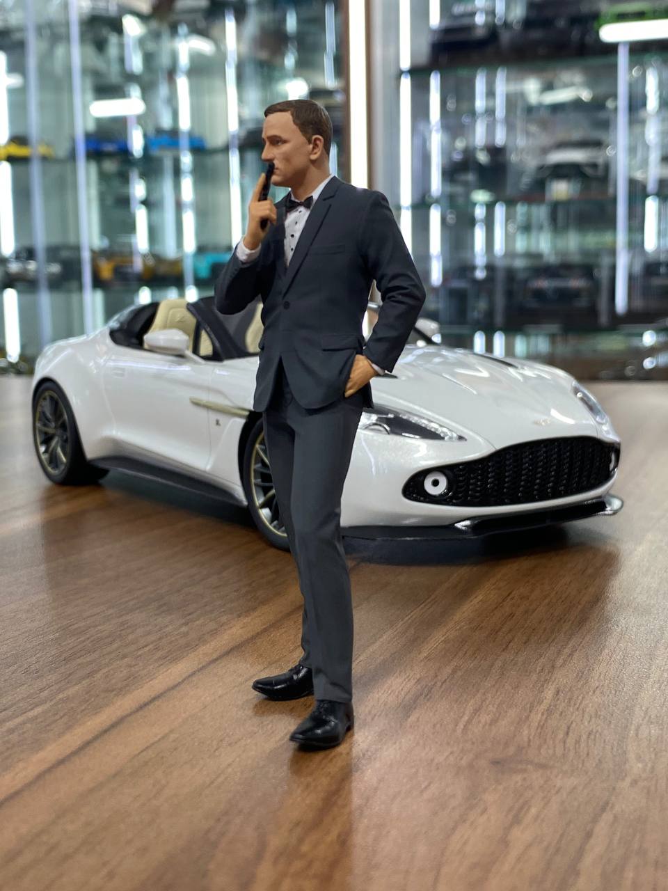 1/18 Scale Figure (Hand Made / Painted) Daniel Craig Agent 4 James Bond 007 (Resin)