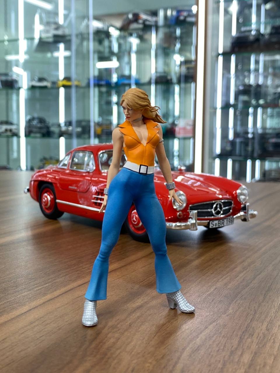 1/18 Resin Scale Figure (Hand Made / Painted) Dazzler ( X Men ) orange / blue dress