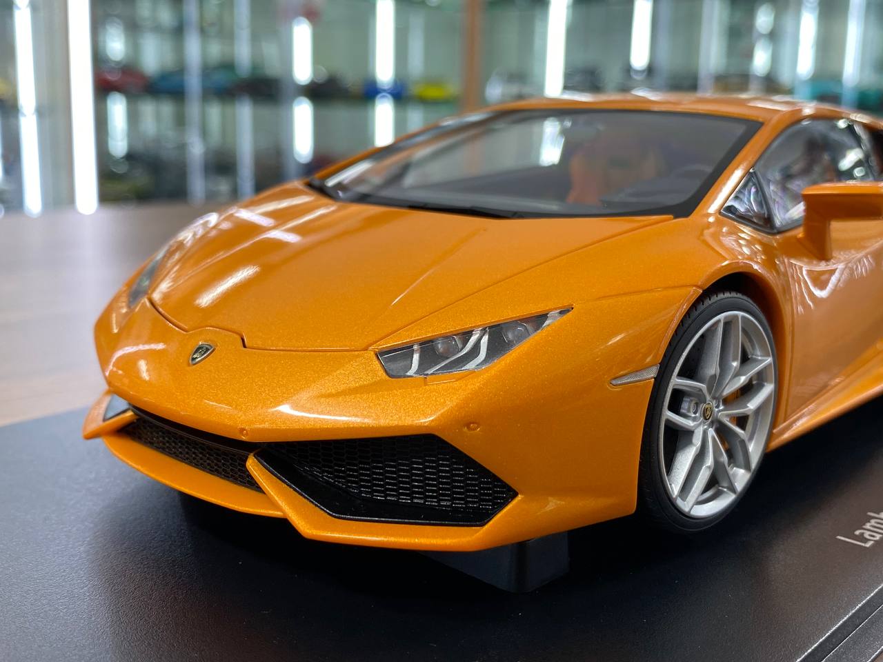 1/18 Diecast Metal Model – Lamborghini Huracán LP610-4 | AUTOart Signature | Full Opening | Orange Pearl