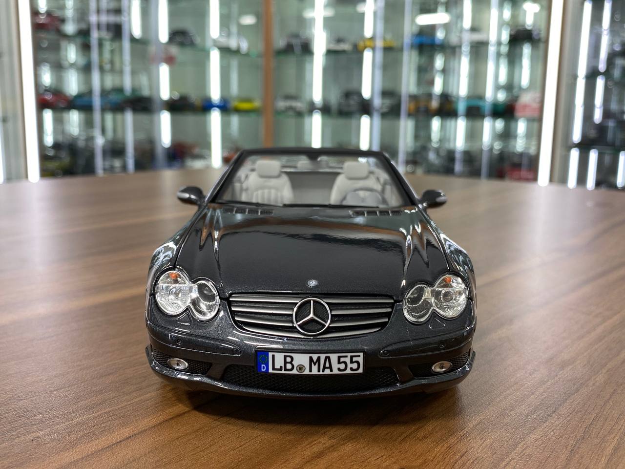 1/18 Diecast Metal Model – Mercedes-Benz SL 55 AMG R230 (2000–2006) | Norev Dealer Edition | Full Opening | Obsidian Black (Grey)