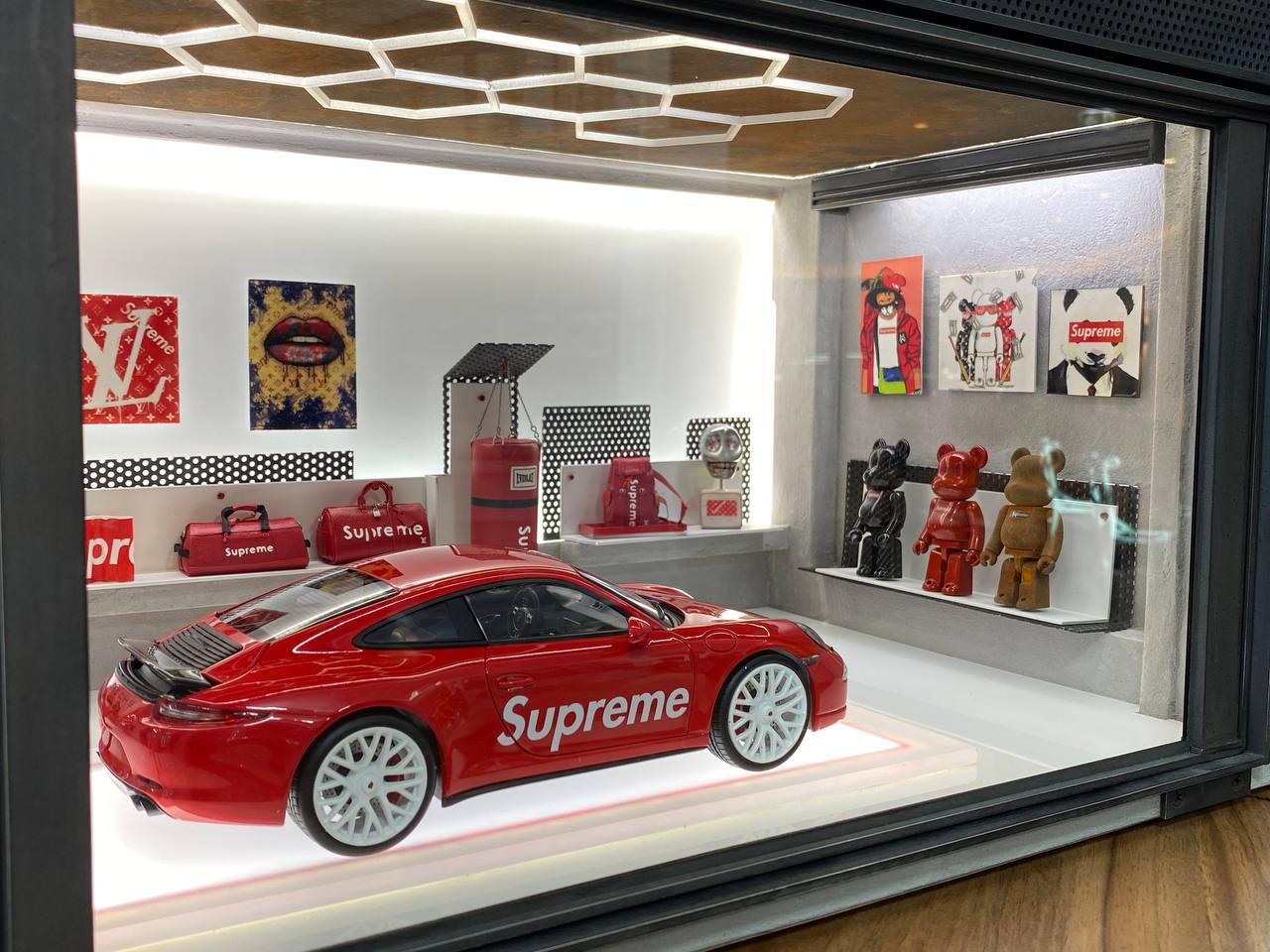 1/18 Diorama – Luxury Supreme Store | Custom Made with Light | Car Not Included