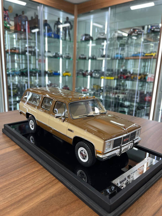 1:18 Resin GMC Suburban 2500 (1986) – Brown/Beige –  Old School Models – Limited 100 pcs