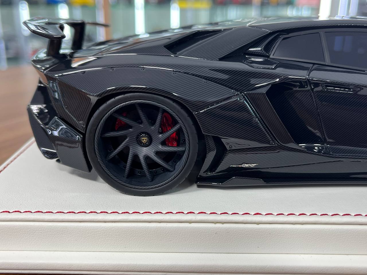1/18 Lamborghini Aventador LP700/4 SV LB Performance – Resin | Carbon/White | Davis & Giovanni | 1 of 1