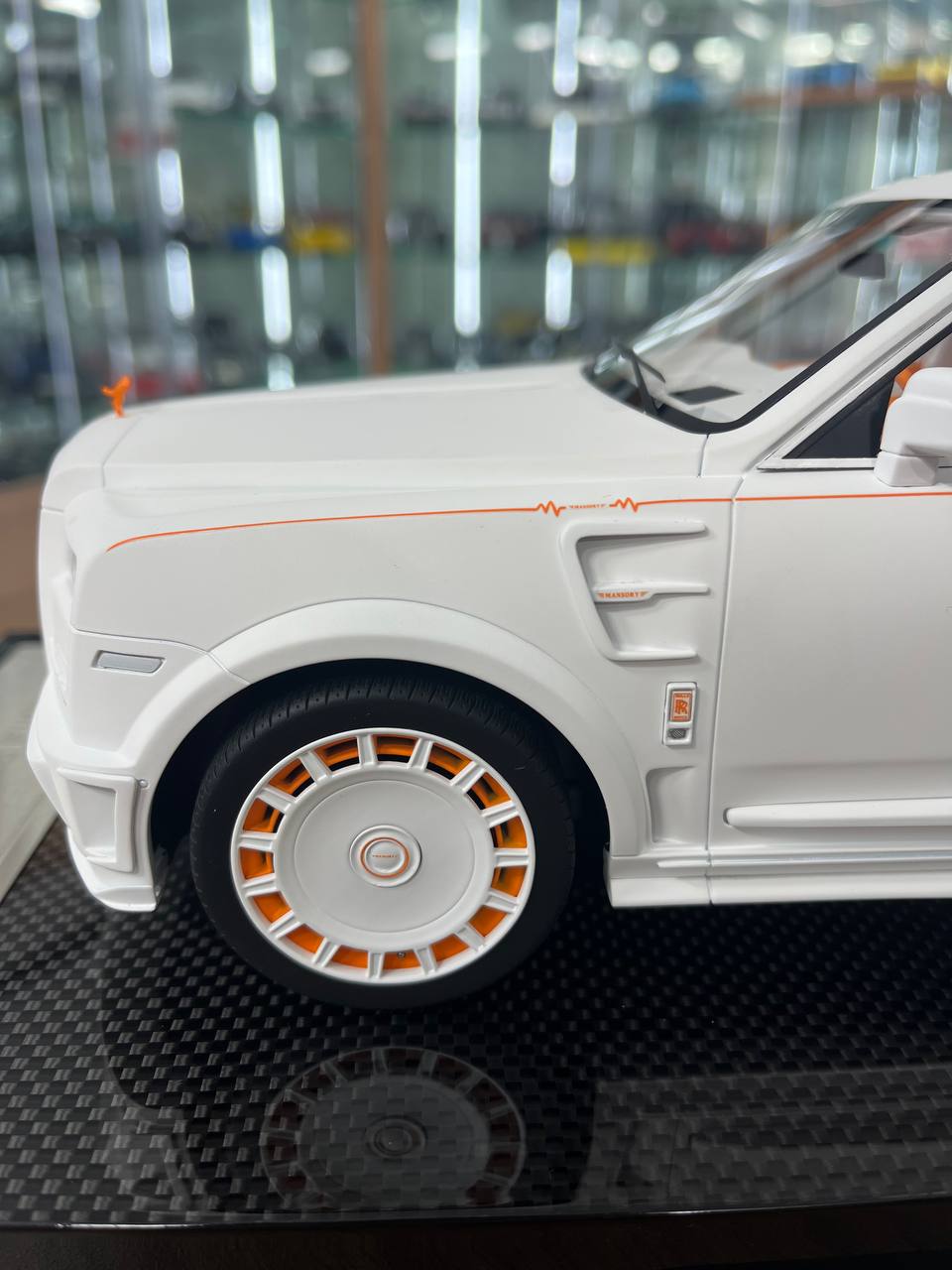 ★ 1/18 Davis & Giovanni Rolls Royce Cullinan Mansory – White / Orange | Limited to 03