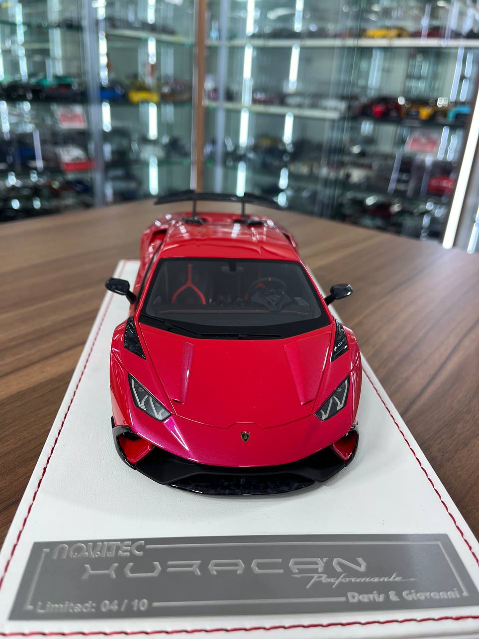 ★ 1/18 Davis & Giovanni Lamborghini Huracan Performante – Red Metallic