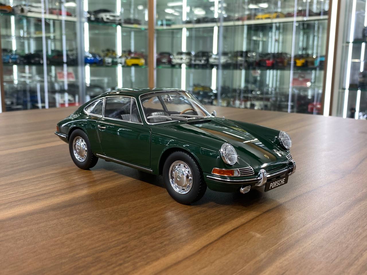 1/18 KYOSHO Porsche 911 (901) Irish Green | Full-Opening Diecast Model